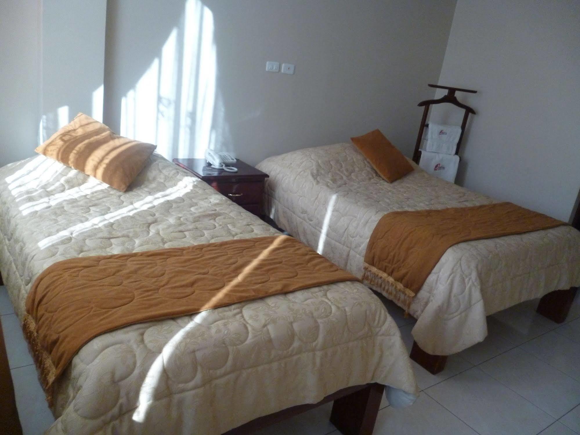 Hostal Fevilamir Ibarra Ngoại thất bức ảnh