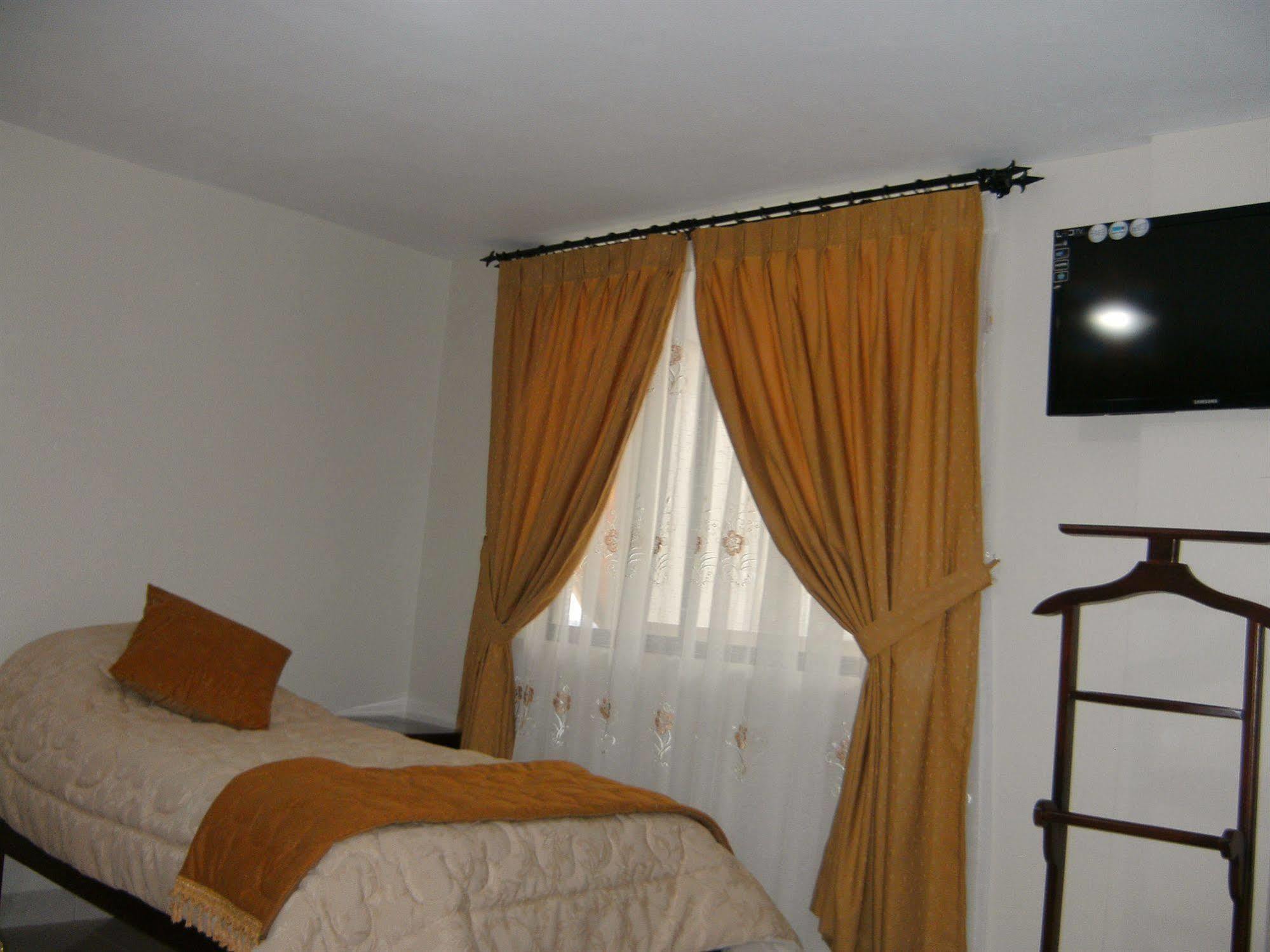 Hostal Fevilamir Ibarra Ngoại thất bức ảnh
