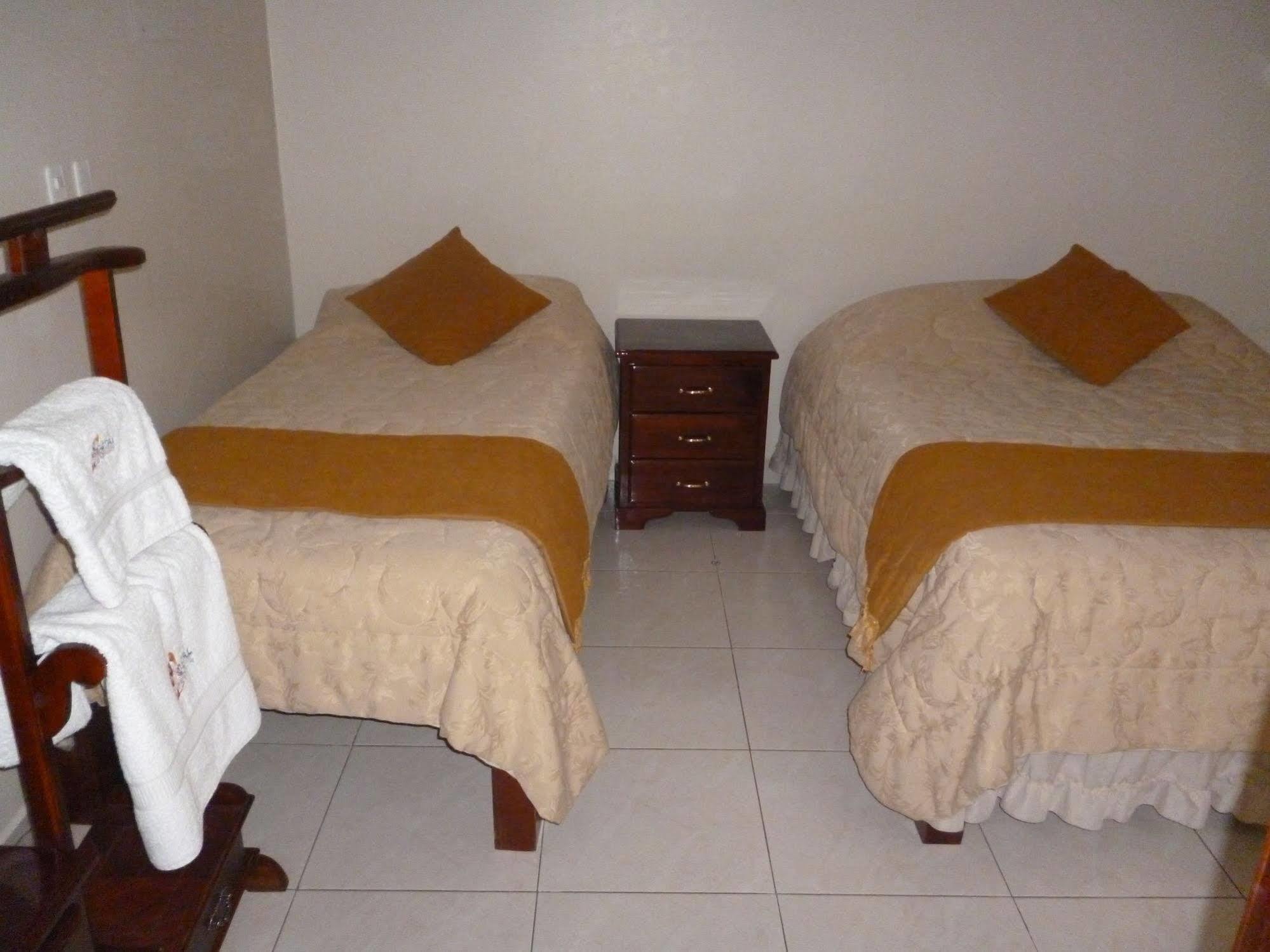 Hostal Fevilamir Ibarra Ngoại thất bức ảnh